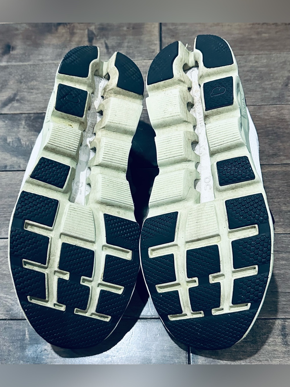 On Cloud Women’s Sz 10 White/Sage/Black On Cloudstratus 2.0 Sneakers - Picture 6 of 8